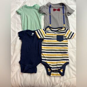 Bundle of 4 Multicolor Bodysuits Set 12 months with snaps